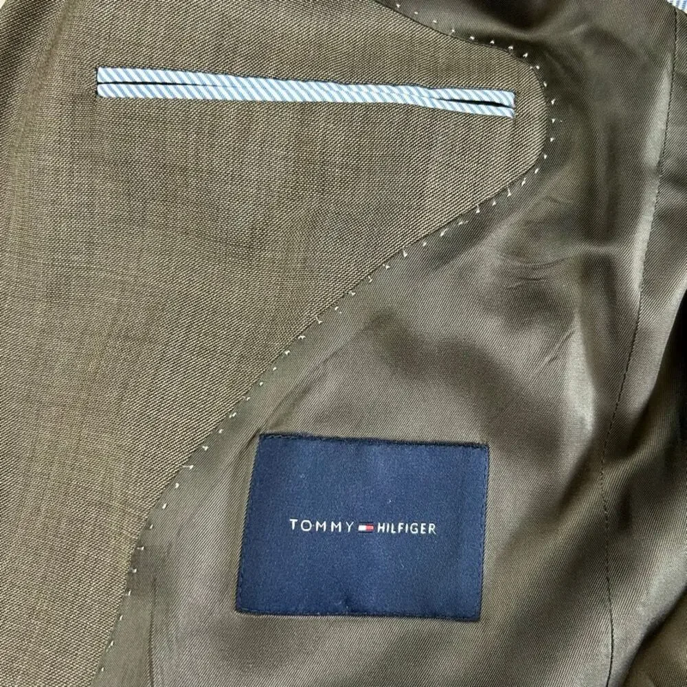 Tommy Hilfiger Men's Two Piece 100% Wool Two Button Sz Large/XL Suit MSRP $314